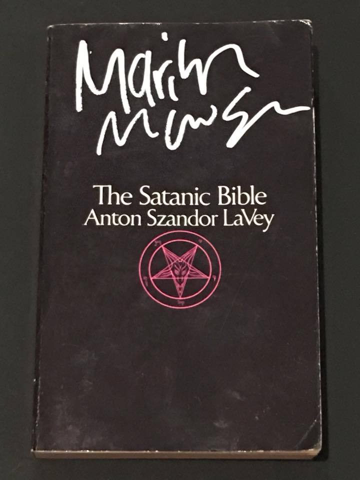 MARILYN MANSON BAND SIGNED SATANIC BIBLE AUTOGRAPH RARE Anton Szandor LaVey MARILYN MANSON BAND SIGNED SATANIC BIBLE AUTOGRAPH RARE Anton Szandor LaVey