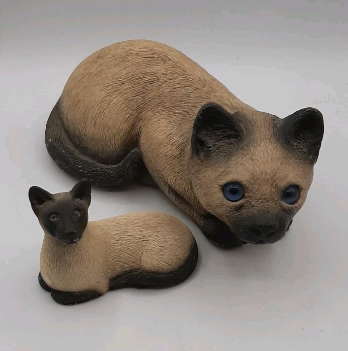 Realistic 1981 Sandicast Siamese Cat Sculpture by Sandra Brue Glass Blue Eyes 2