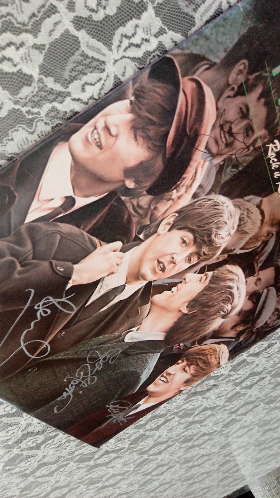 SIGNED 4x By THE BEATLES John Lennon HTF Rock 'n' Roll Music Vol 2 RELEASED 1980 SIGNED 4x By THE BEATLES John Lennon HTF Rock 'n' Roll Music Vol 2 RELEASED 1980