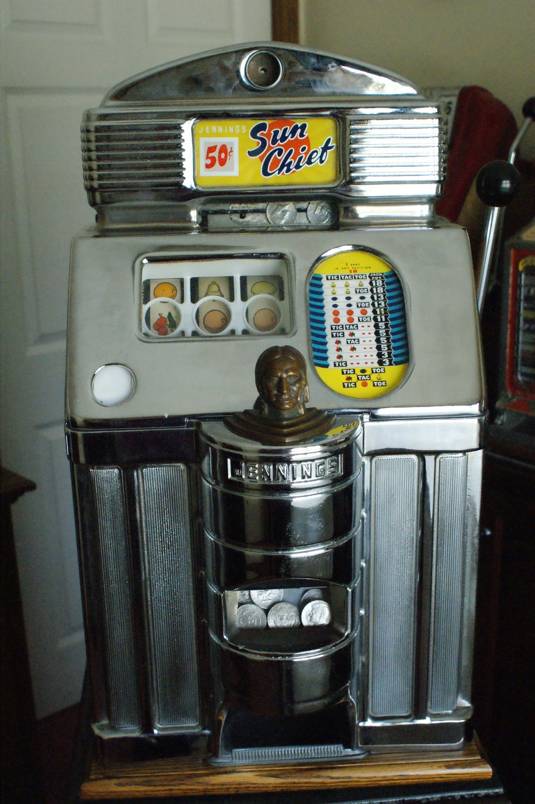 ANTIQUE JENNINGS SUN CHIEF SOLID FRONT 50 CENT SLOT MACHINE