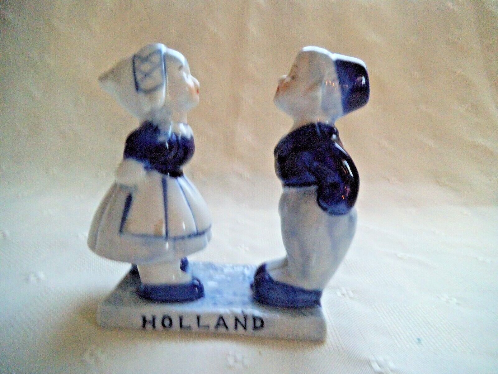 DELFT KISSING COUPLE HANDPAINTED IN DELFT BLUE #E.M.9198 DELFT KISSING COUPLE HANDPAINTED IN DELFT BLUE #E.M.9198