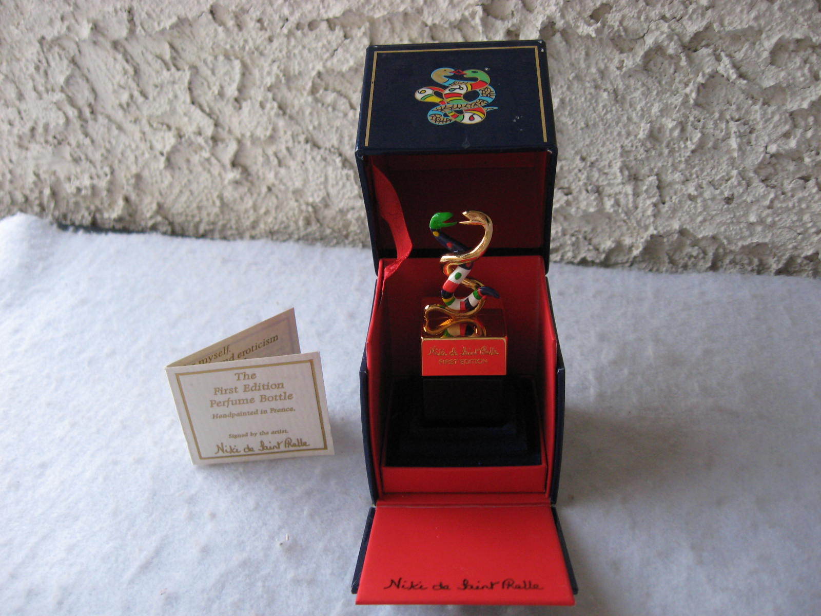 ART DECO NIKE DE SAINT PHALLE NEW SIGNED 1982 FIRST ED FRANCE W/COA PERFUME ART DECO NIKE DE SAINT PHALLE NEW SIGNED 1982 FIRST ED FRANCE W/COA PERFUME